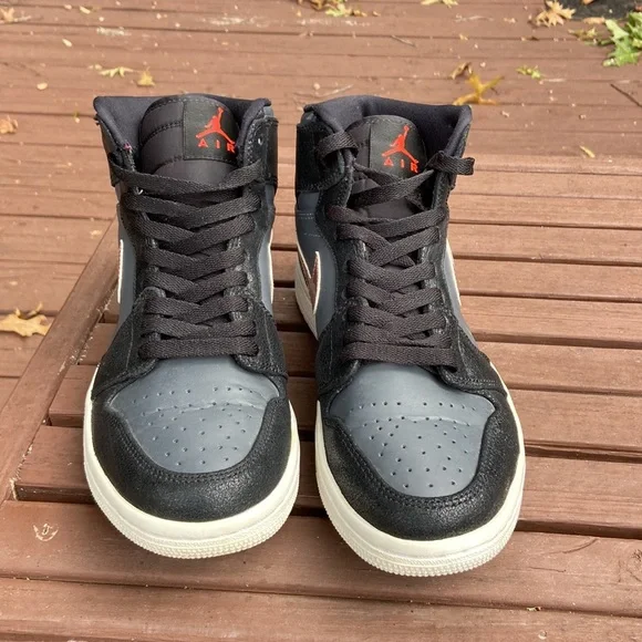 Air Jordan 1 High Retro Bronze Metal Size 9 Women’s Sneakers (2016) - Picture 4 of 13